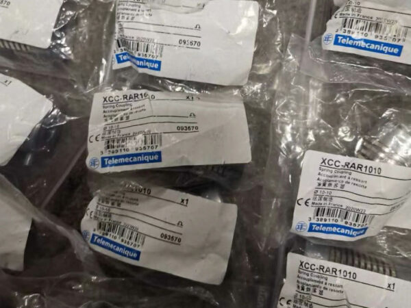 Schneider-Electric-cam-bien-tiem-can- XCCRAR1010