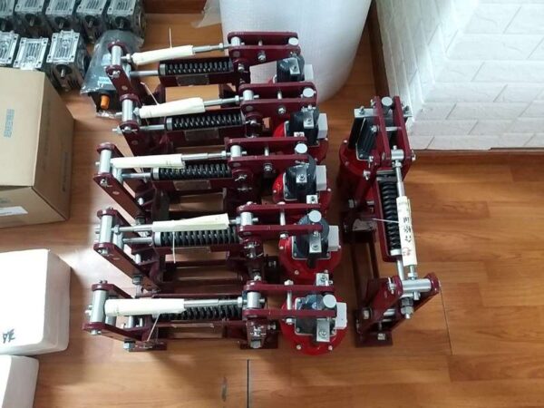 bo-phanh-thuy-luc-YWZ