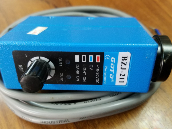 cam-bien-chuyen-mau-bzj-211-hang-goyo