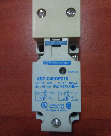 cong-tac-tu-hang-Schneider-XS7C40DP210