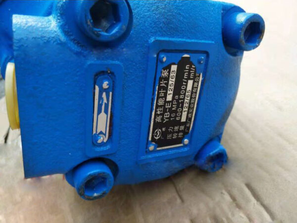 dau-bom-thuy-luc-YB-E125-63