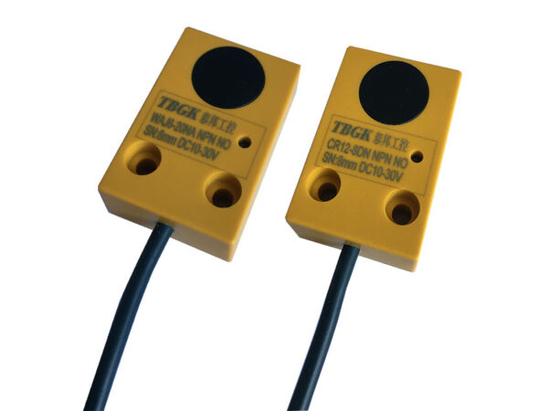 cong-tac-tiem-can-cr12-8dn